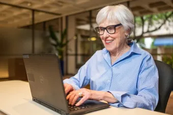 victoria using laptop
